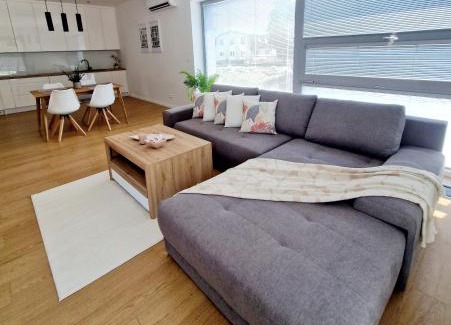Prievidza Apartamento | Moderný Loft s Terasou v centre mesta Prievidza