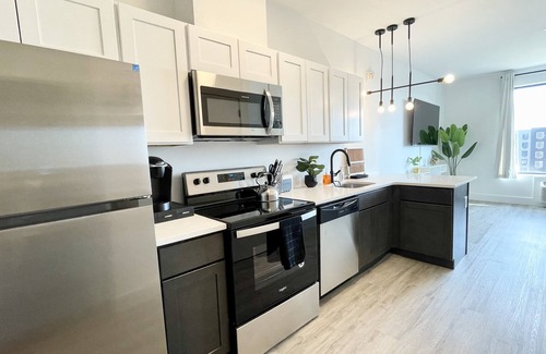 Central Business District Apartamento | Modern 1 Bdrm King-mins to NYC,EWR,PRU,NJPAC, Dwntwn Newark, MetLife