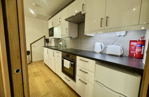 Welwyn Garden City Apartamento | Apartamento-Moderno-Baño con ducha-Vista a la Calle
