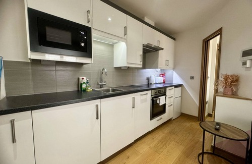 Welwyn Garden City Apartamento | Apartamento-Moderno-Baño con ducha-Vista a la Calle