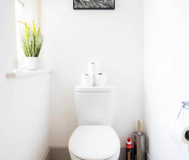 Rushmoor District Apartamento | Modern 1 Bed 1 Bath Apartment for Corporates & Contractors, FREE Parking, Wi-Fi & Netflix By REDWOOD STAYS