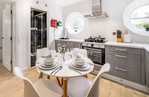 Rushmoor District Apartamento | Modern 1 Bed 1 Bath APT in Aldershot
