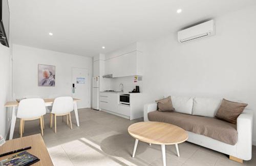 Callala Beach Hotel | Modern 1 Bed Apartment - 6 Min walk to beach