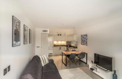 Pointe Croisette Apartamento | Modern 1 Bed apartment in prestigous area of Cannes a short walk to the Croisette and the Palais 1903