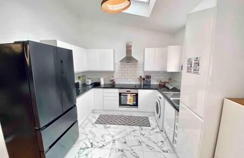 Tokyngton Apartamento | Modern 1-Bed Apt 30min to Central London & Parking
