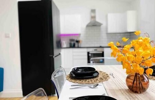 Tokyngton Apartamento | Modern 1-Bed Apt 30min to Central London & Parking