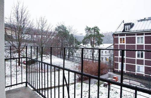 Liljeholmen - Hagersten Apartamento | Modern 1-Bed Gem: Central City Apartment