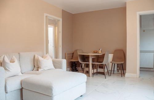 Leeds Casa | Modern 1-Bed House with Parking Near Kirkstall