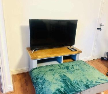 Newark Apartamento | Modern 1-Bed Retreat in heart of newark-with ease access to local attractions and transport