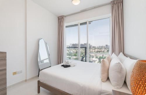 Dubai Sports City Apartamento | Modern 1-Bed with Scenic Golf Course View