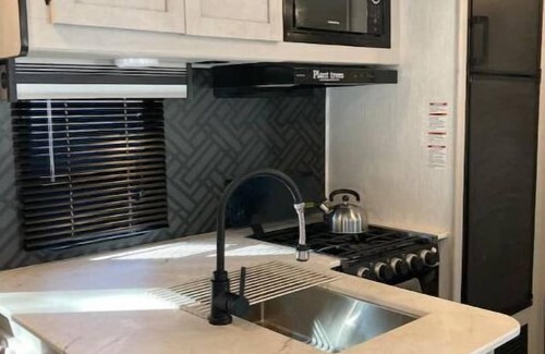 Inverness Casa | Modern 1 bedroom Camper/RV with free parking!