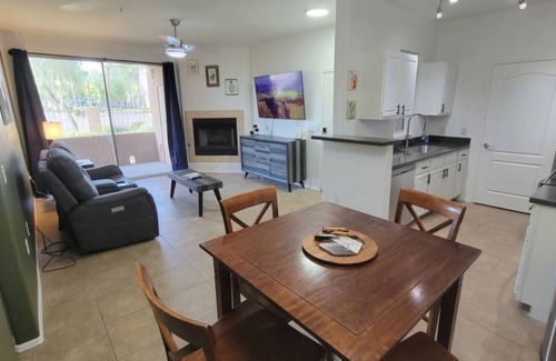 Deer Valley Condominio | Modern 1-bedroom condo in North PHX with pool/spa