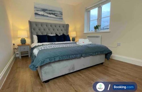 Woking Apartamento | Modern 1 bedroom flat with free parking