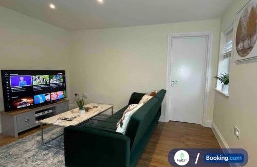 Woking Apartamento | Modern 1 bedroom flat with free parking