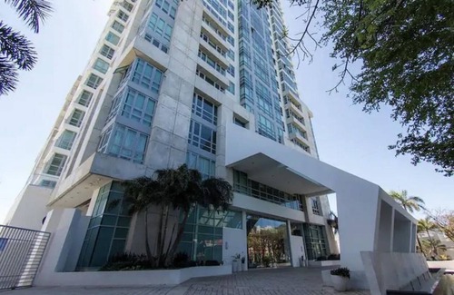 Puerta de Tierra Condominio | Modern 1-bedroom loft with free parking