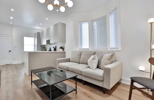 Earlscourt Casa | Modern 1-Bedroom Retreat in Toronto – Walk to Parks, Cafés & Transit!