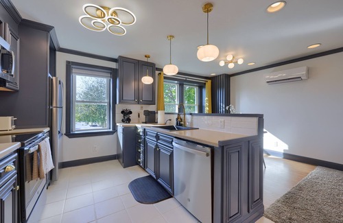 Lancaster Casa | Modern 1-BR Apt by Train Station