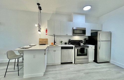 Elizabeth Apartamento | Modern 1 BR KING Apt - near NYC, EWR, Prudential, NJPAC, American Dream, MetLife
