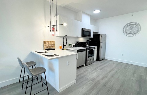 Elizabeth Apartamento | Modern 1 BR KING Apt - near NYC, EWR, Prudential, NJPAC, American Dream, MetLife