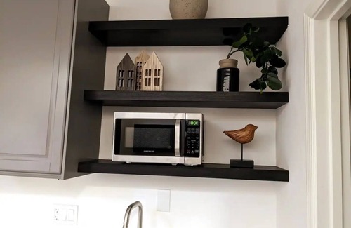 Waverly Park Casa | Modern 1-Br Oasis, Close to Tech Giants+Investors!
