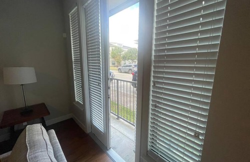 South Main Apartamento | Modern 1 BR Suite + Comfy KING bed + Pool + Gym