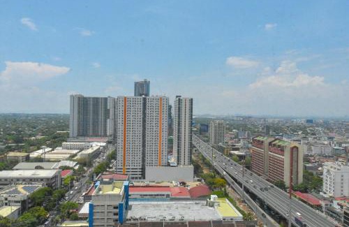Pio del Pilar Apartamento | Modern 1-BR with Balcony & FREE Parking in Makati CBD