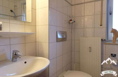 Bad Toelz Apartamento | Moderno apartamento de 1 habitación en el spa, totalmente renovado en 2016, Wi-Fi!
