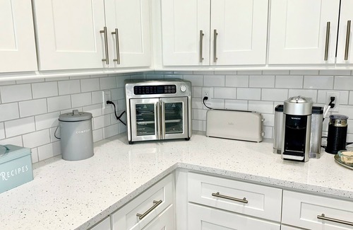 Port Saint Lucie Casa | Modern 10’ Ceiling.Smart devices. 2mi to activities, Easy access i95 & turnpike!