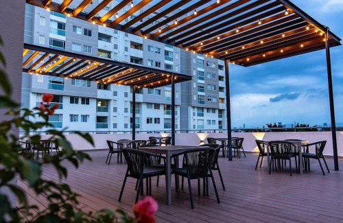 Guadalajara Municipality Apartamento | Modern 12th-Floor Penthouse w 2 Balconies & City Views