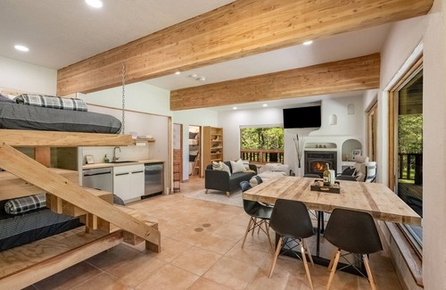 Angel Fire Casa | Modern,15 Private Acres, 2 Fireplaces w/Wood Incl, EV & RV Hookups, Bunk Room