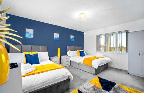 Olton Casa | Modern 18 Guest Large Home in Solihull - Near NEC, JLR, HS2 and BHX