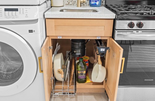 Tustin Apartamento | Modern 1B1B Apt Full Kitchen Parking Laundry