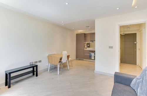 Tower Hamlets Apartamento | Spacious 1 Bed Seconds From Tube | East London