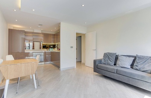 Tower Hamlets Apartamento | Spacious 1 Bed Seconds From Tube | East London