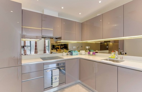 Tower Hamlets Apartamento | Spacious 1 Bed Seconds From Tube | East London