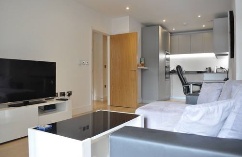 Ferndale Apartamento | Modern 1BD Flat w Balcony, Heart of Brixton