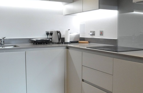 Ferndale Apartamento | Modern 1BD Flat w Balcony, Heart of Brixton