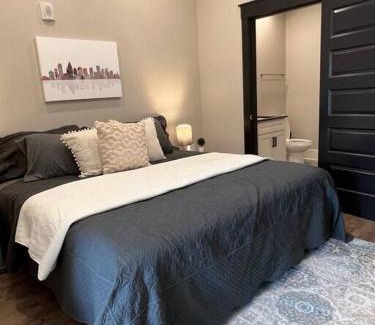 Commonwealth Apartamento | Modern 1BD Studio Apt in Plaza Midwood with Community Pool