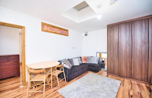 Bromley North Apartamento | Modern 1Bed, 2 Min to Tube & DLR in London E3