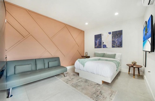 Ludlam Apartamento | Modern 1BR 15min to MIA Kitchen & Private Entrance L08A