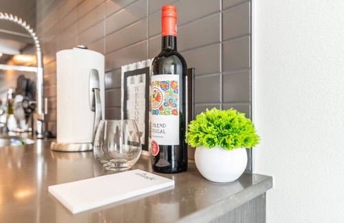 Downtown Apartamento | Modern 1BR 1BA - Long Term Gym Parking Redmond DT