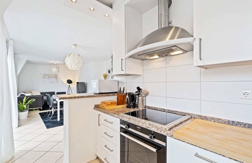 Soleuvre Apartamento | Modern 1BR Apt with Balcony & City View