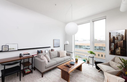 Milwaukee Apartamento | Modern 1BR Apt with Skywalk to Fiserv, Rooftop, and Parking