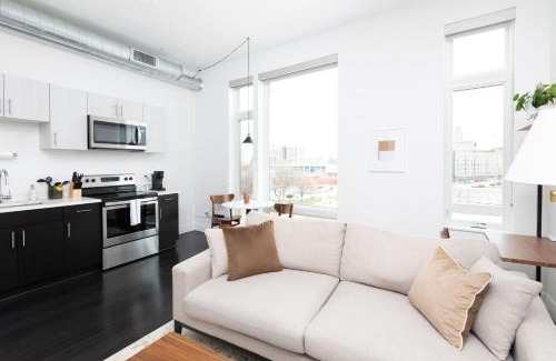 Milwaukee Apartamento | Modern 1BR Apt with Skywalk to Fiserv, Rooftop, and Parking