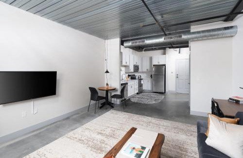 Westown Apartamento | Modern 1BR Close to Fiserv with Parking