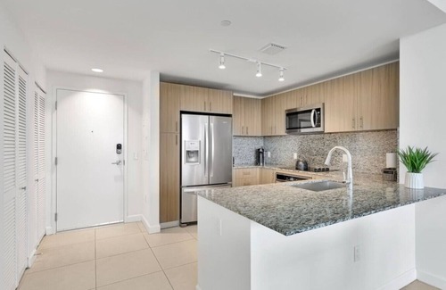 Doral Apartamento | Modern 1BR Downtown Doral | Walk to Shops & Dining