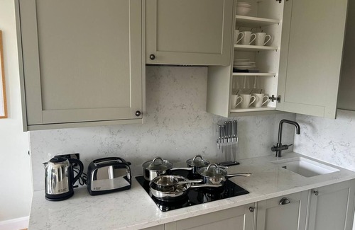 St. Helen's Apartamento | Modern 1BR Flat in Peaceful North Kensington