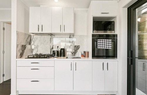 Upper Hutt Apartamento | Modern 1BR Flat, Private Entry, Full Kitchen-30 minutes' drive to Wellington CBD