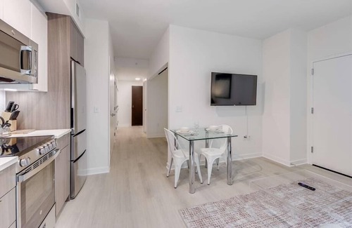 NoMa Hotel | Modern 1BR in NoMa, Perfect for Relaxing & Exploring DC