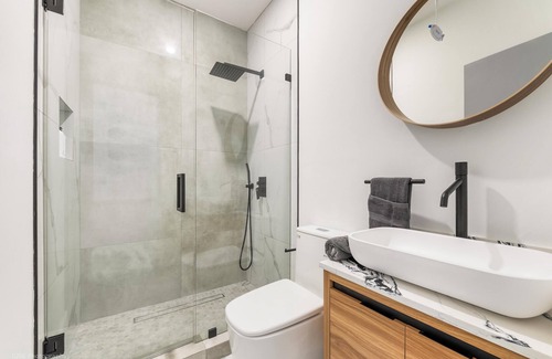 Coral Terrace Apartamento | Modern 1BR Miami Apt: Sleeps 3, Kitchenette